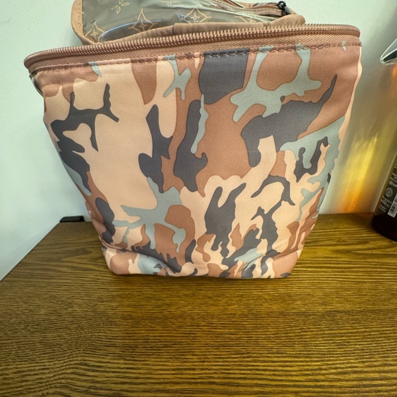 LUG Dolly Gray Pink Camo Cosmetic Makeup Toiletry Bag Case - Picture 7 of 8